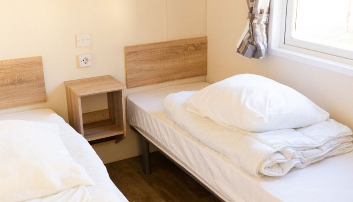 Separate beds in Comfort range bedroom at Het Genieten