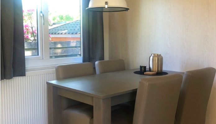 Dining table in Comfort mobile home at Het Genieten